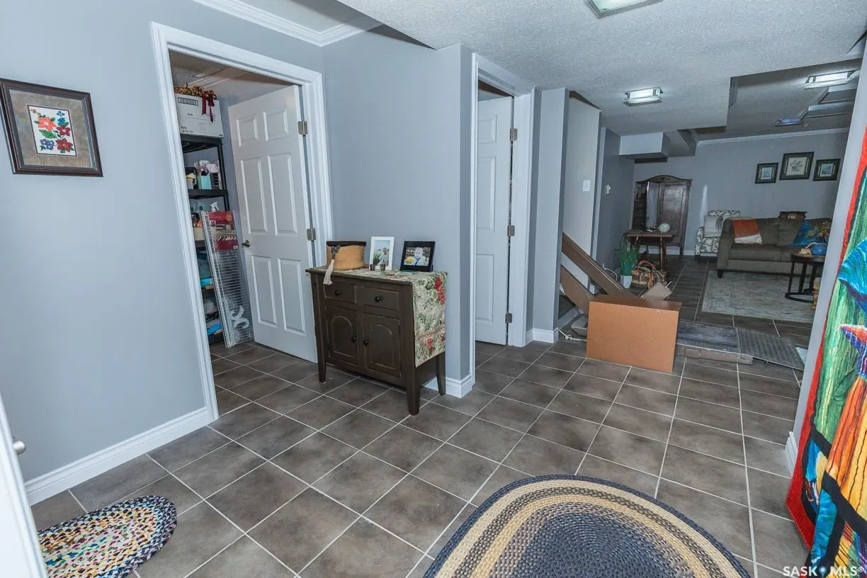 208 Highway AVENUE W