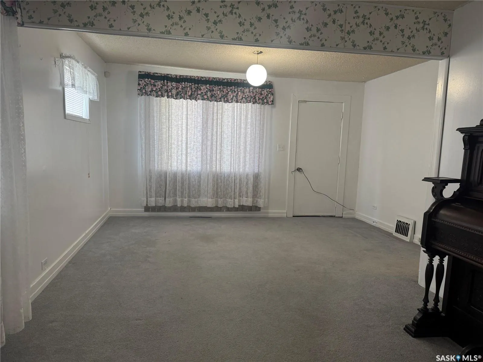 218 4th STREET N
