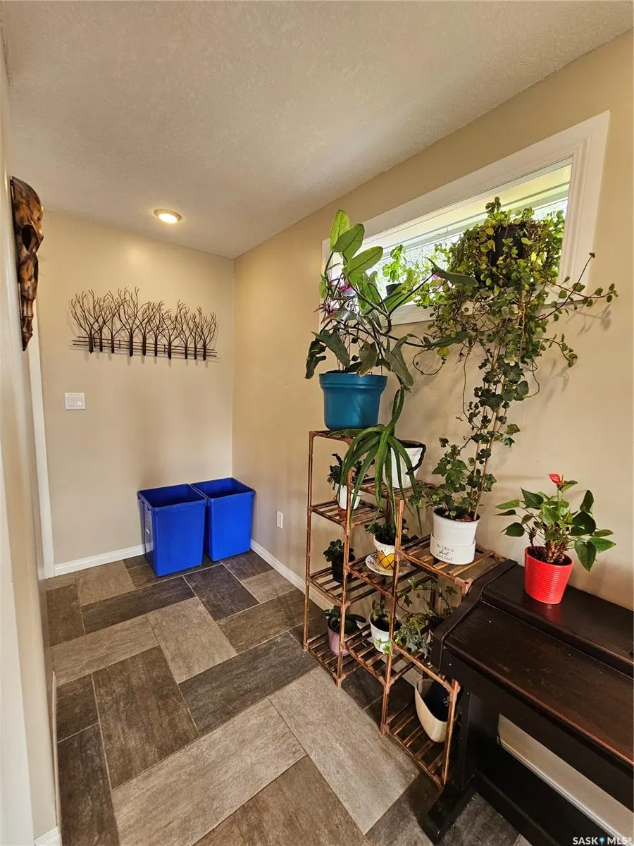 317 4th AVENUE W