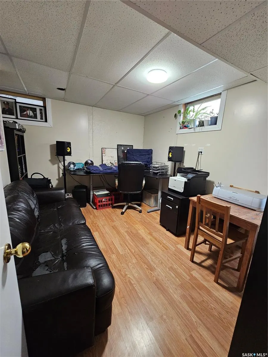 317 4th AVENUE W