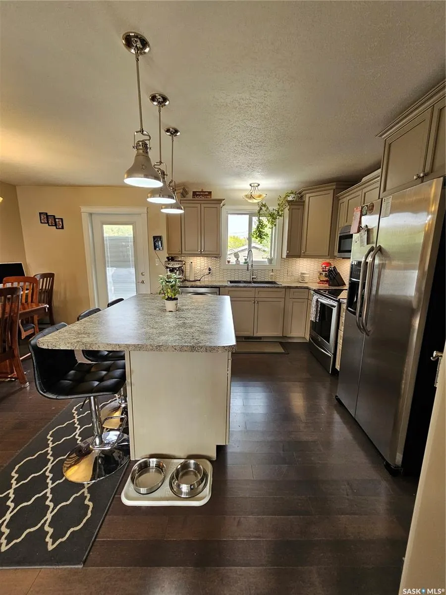 317 4th AVENUE W