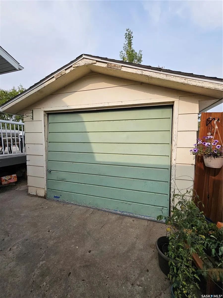 317 4th AVENUE W