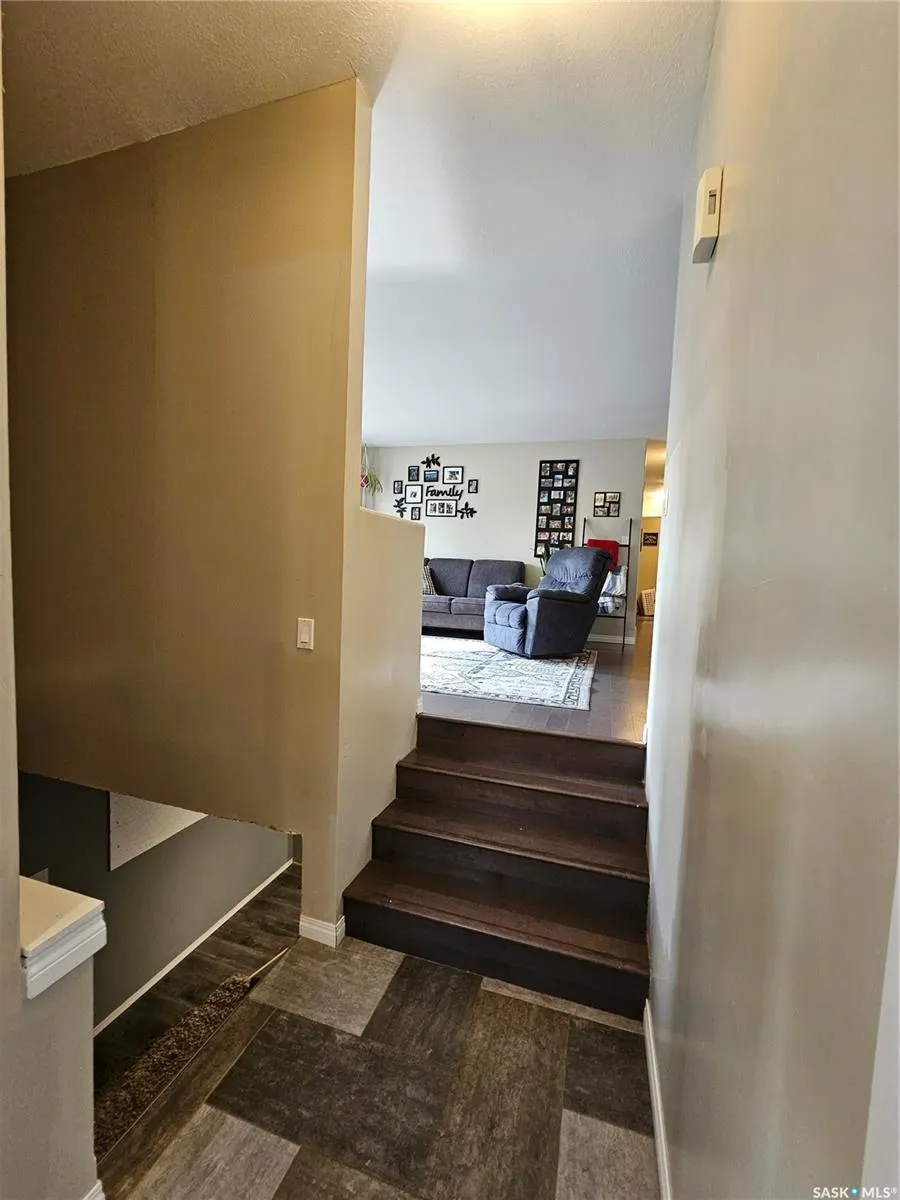317 4th AVENUE W
