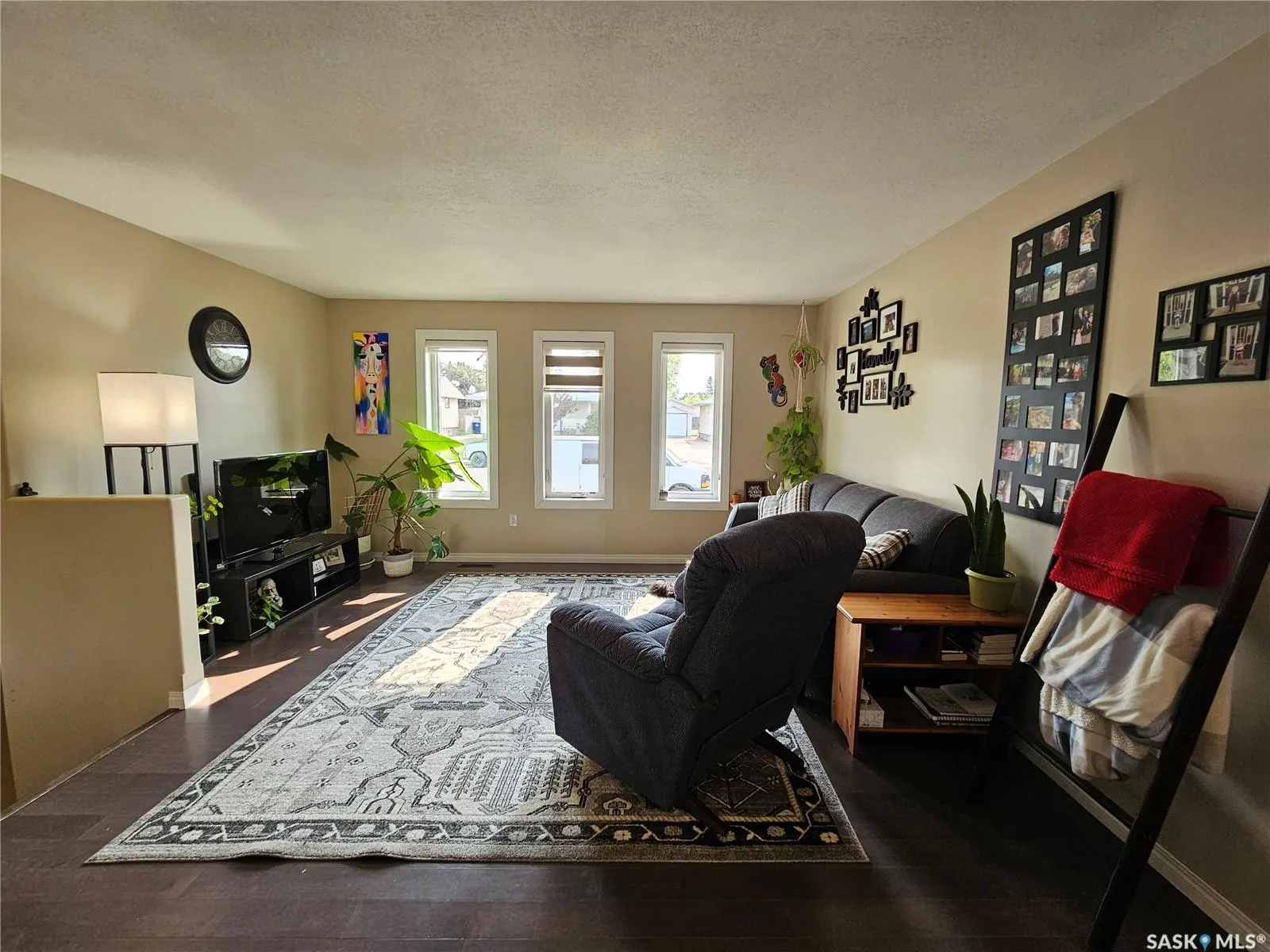 317 4th AVENUE W