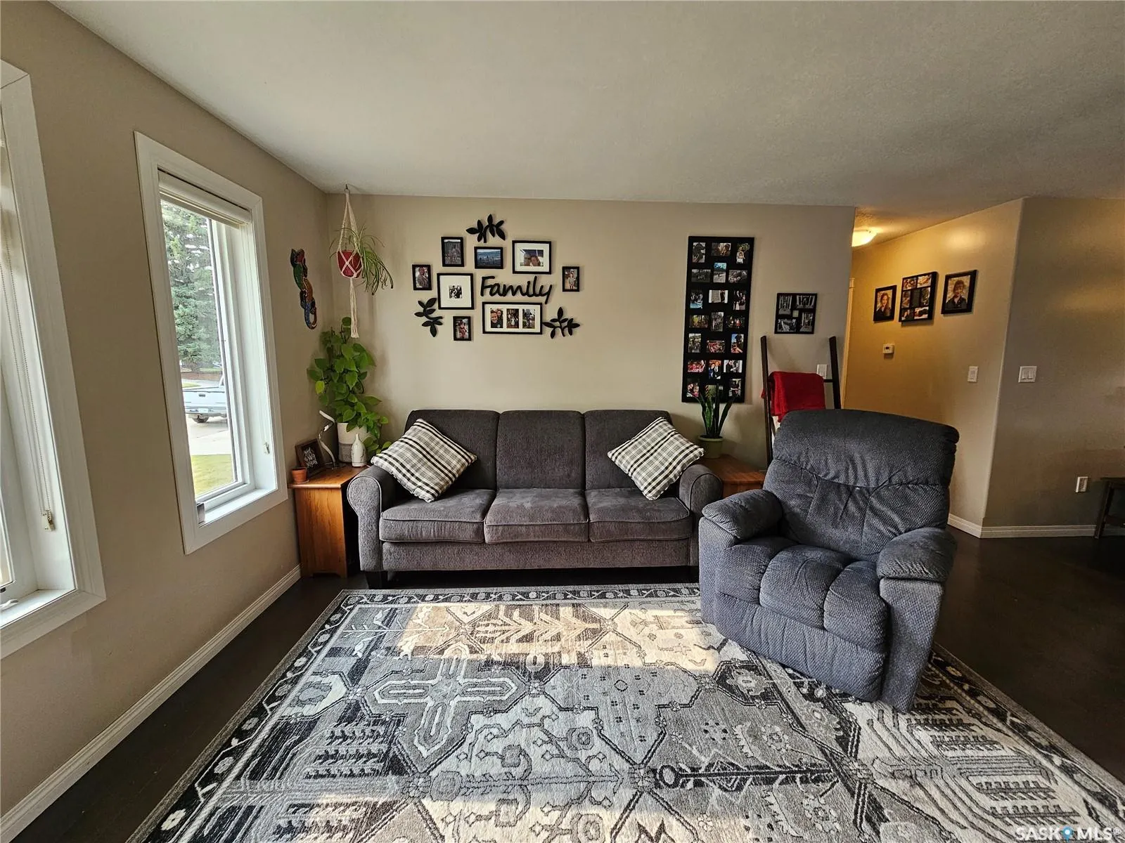 317 4th AVENUE W