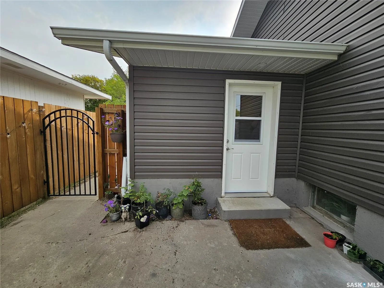 317 4th AVENUE W