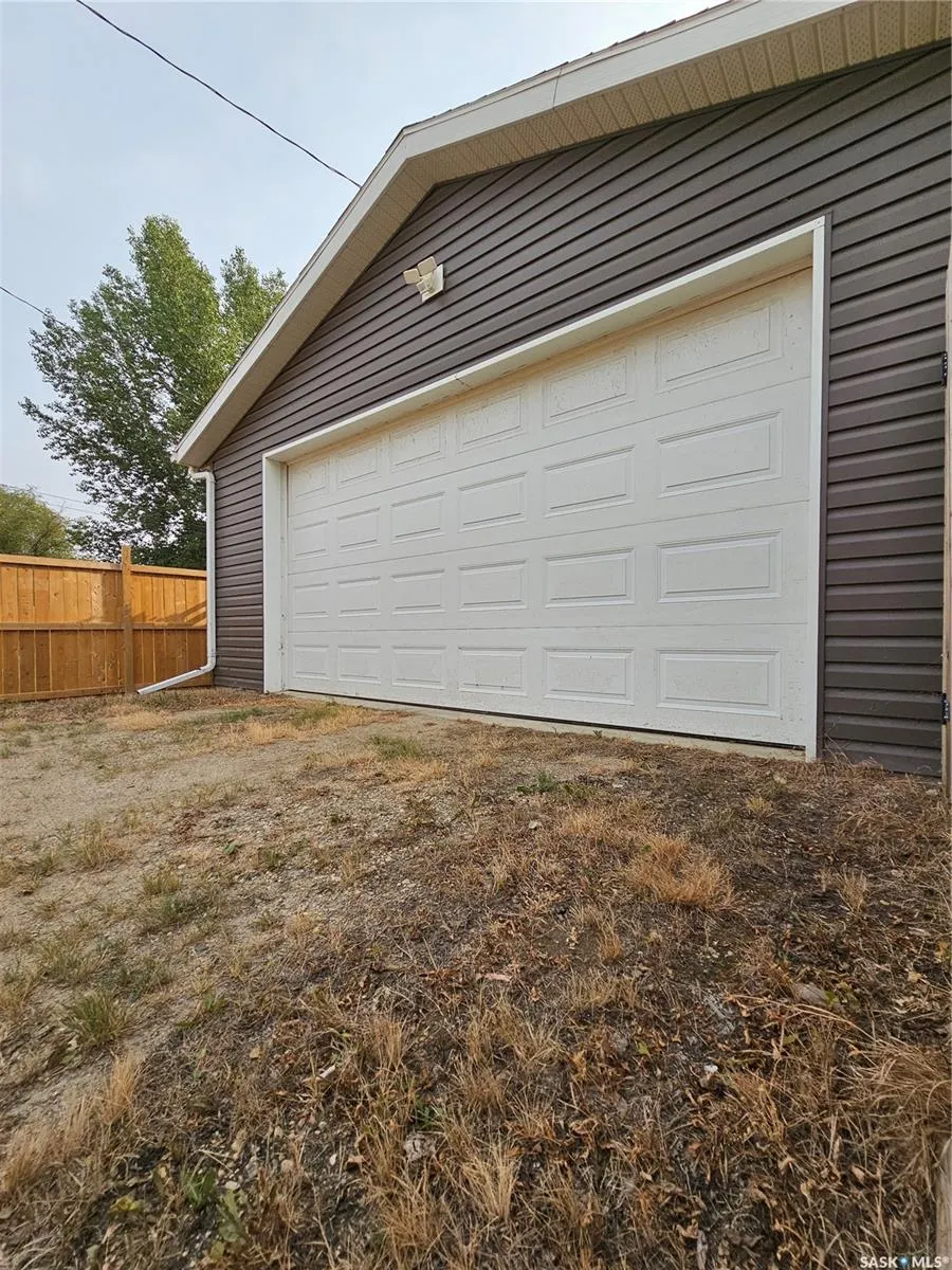 317 4th AVENUE W
