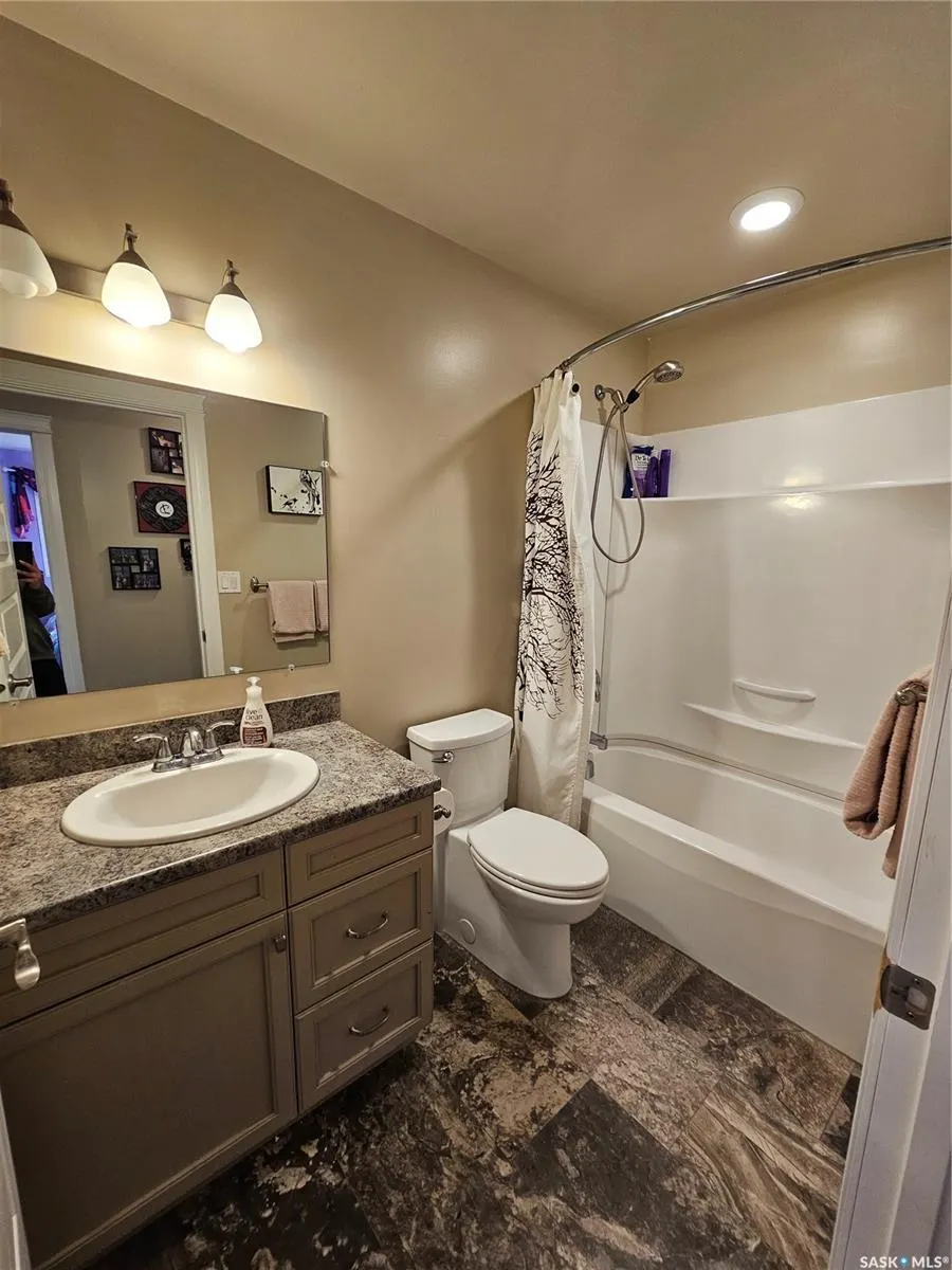 317 4th AVENUE W