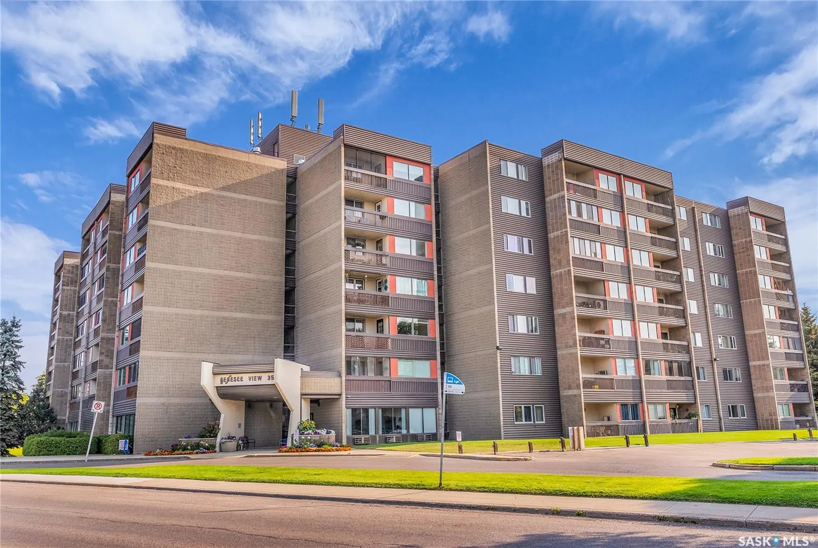 351 Saguenay DRIVE, #605