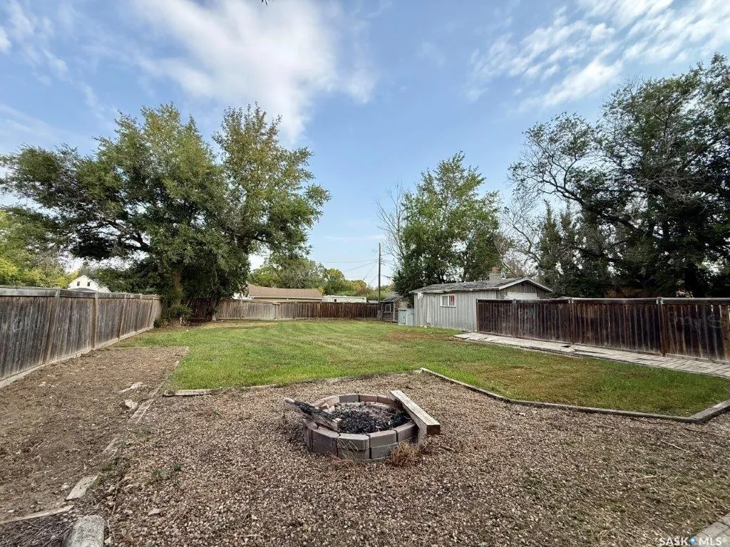 106 2nd AVENUE W