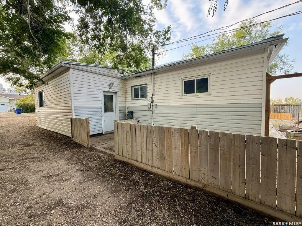 106 2nd AVENUE W