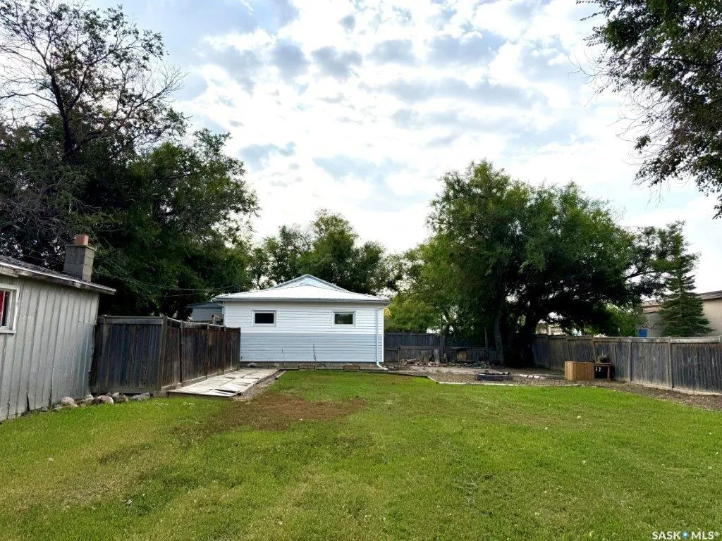 106 2nd AVENUE W