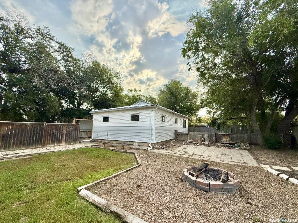 106 2nd AVENUE W