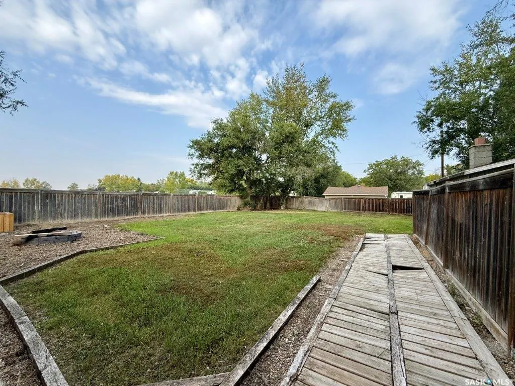 106 2nd AVENUE W