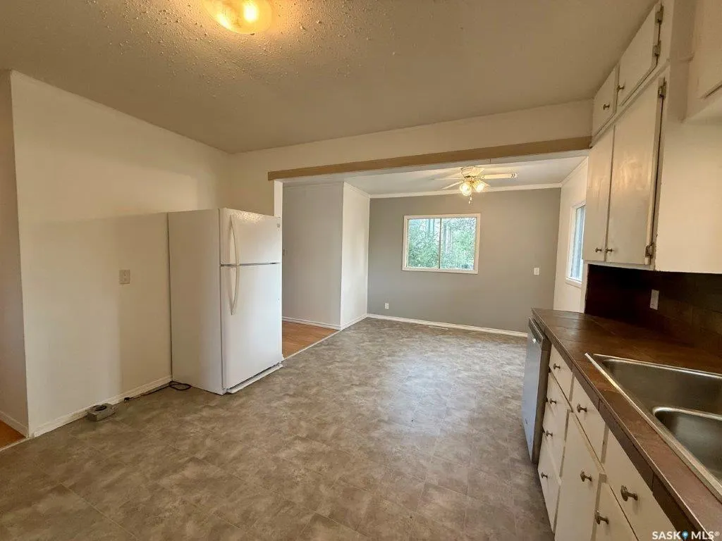 106 2nd AVENUE W