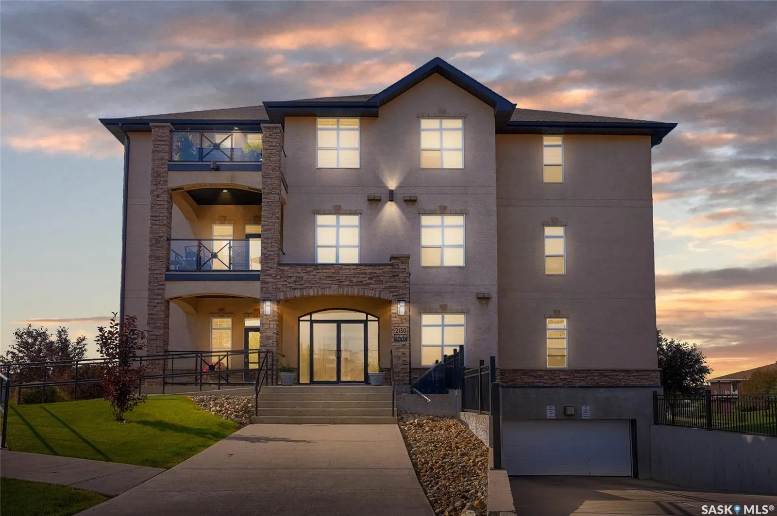 2150 Heseltine ROAD, #106