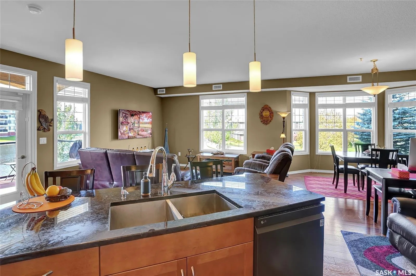 2150 Heseltine ROAD, #106