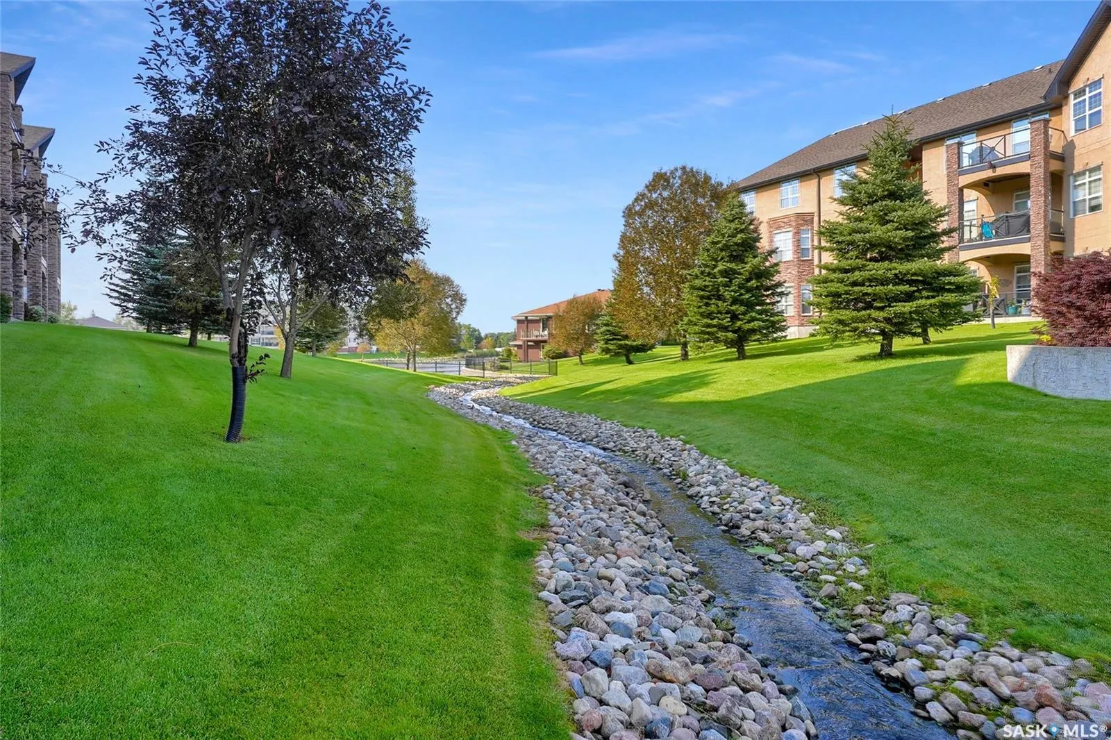 2150 Heseltine ROAD, #106