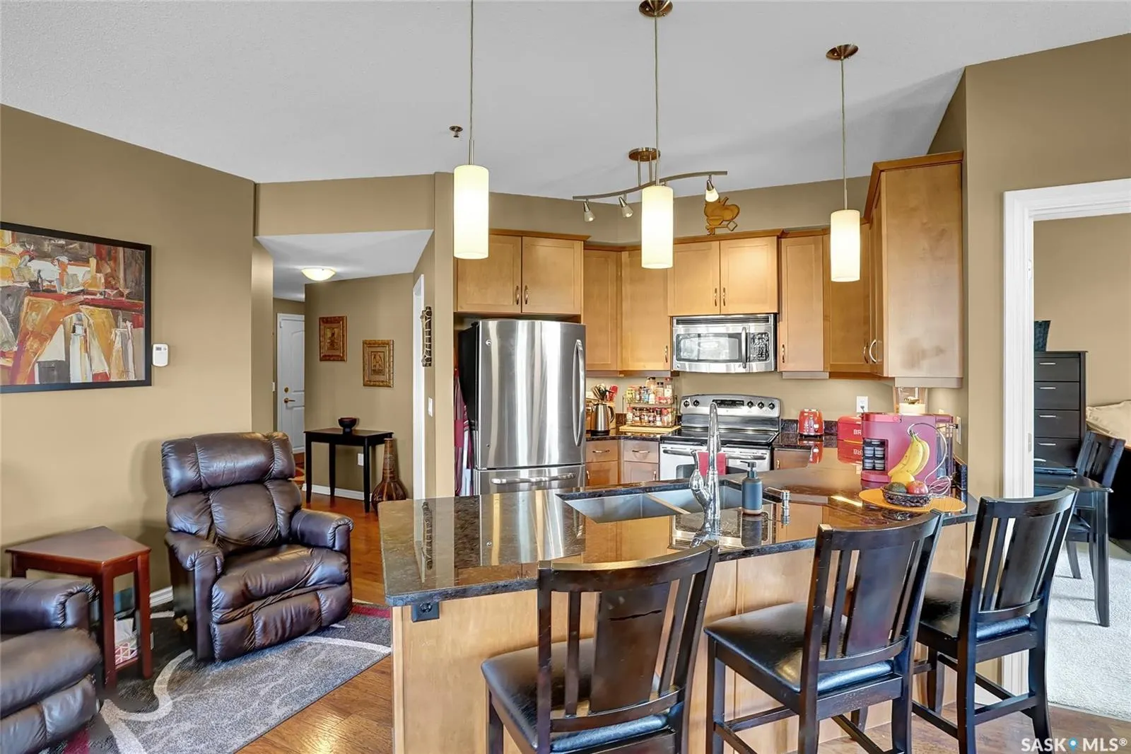 2150 Heseltine ROAD, #106