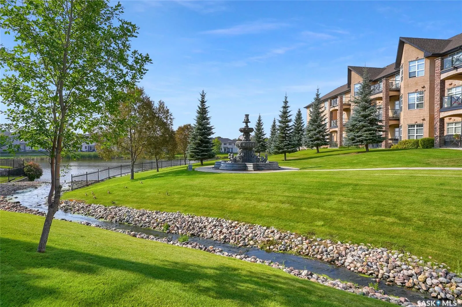 2150 Heseltine ROAD, #106