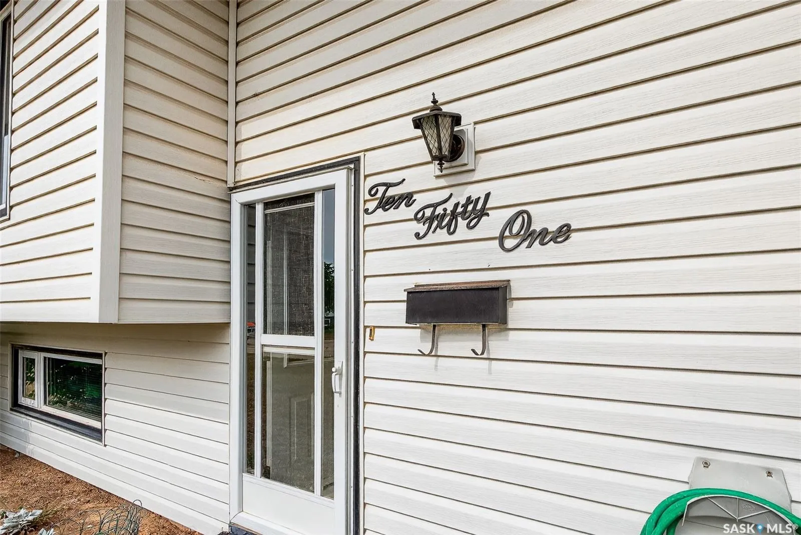 1051 Corman CRESCENT