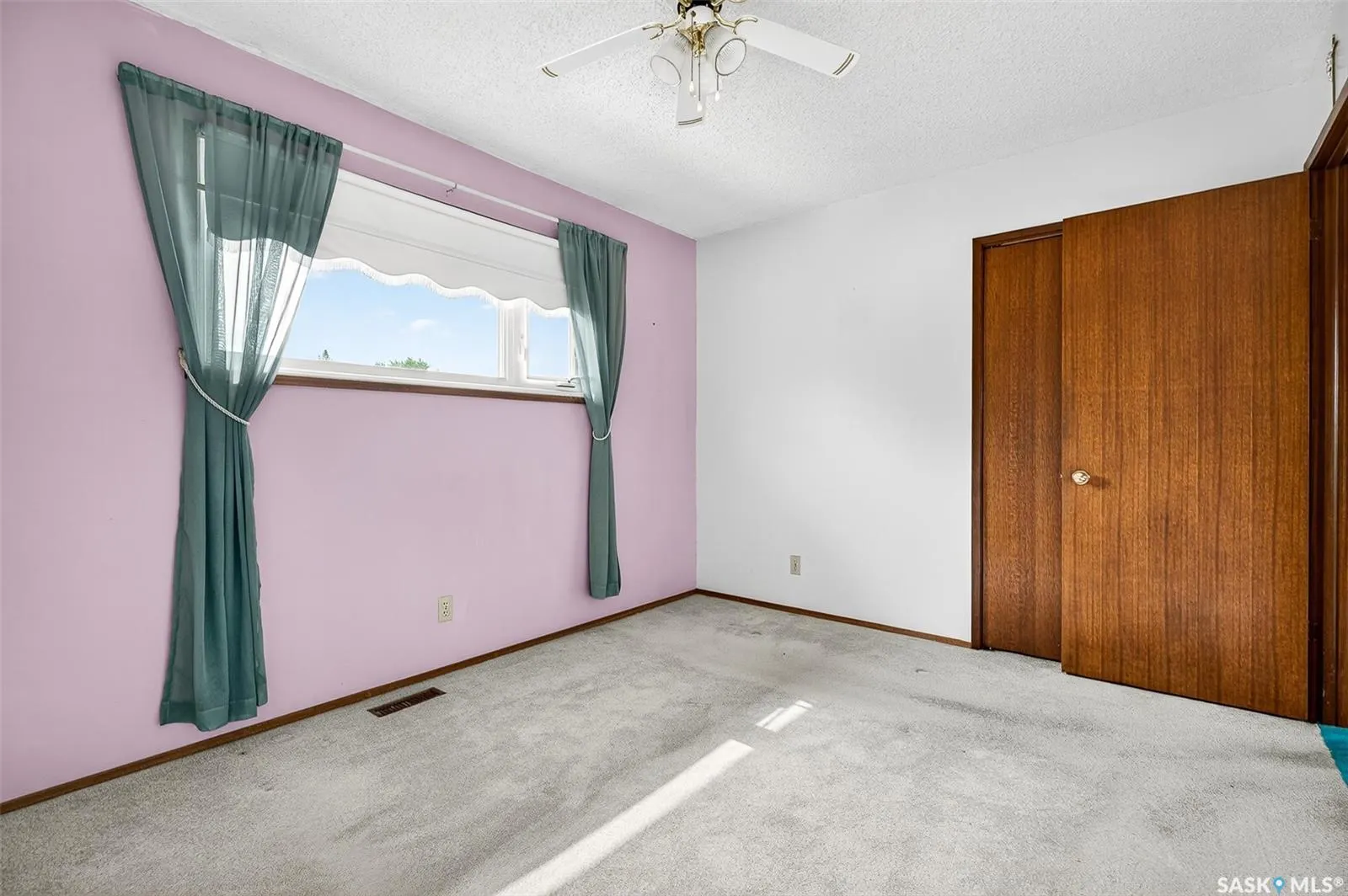 1051 Corman CRESCENT