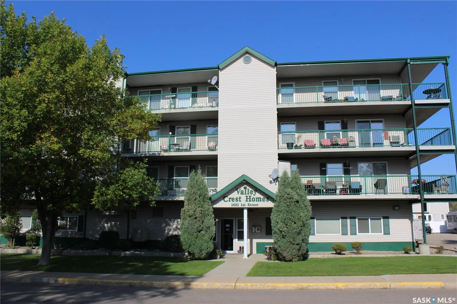 1601 First STREET, #305