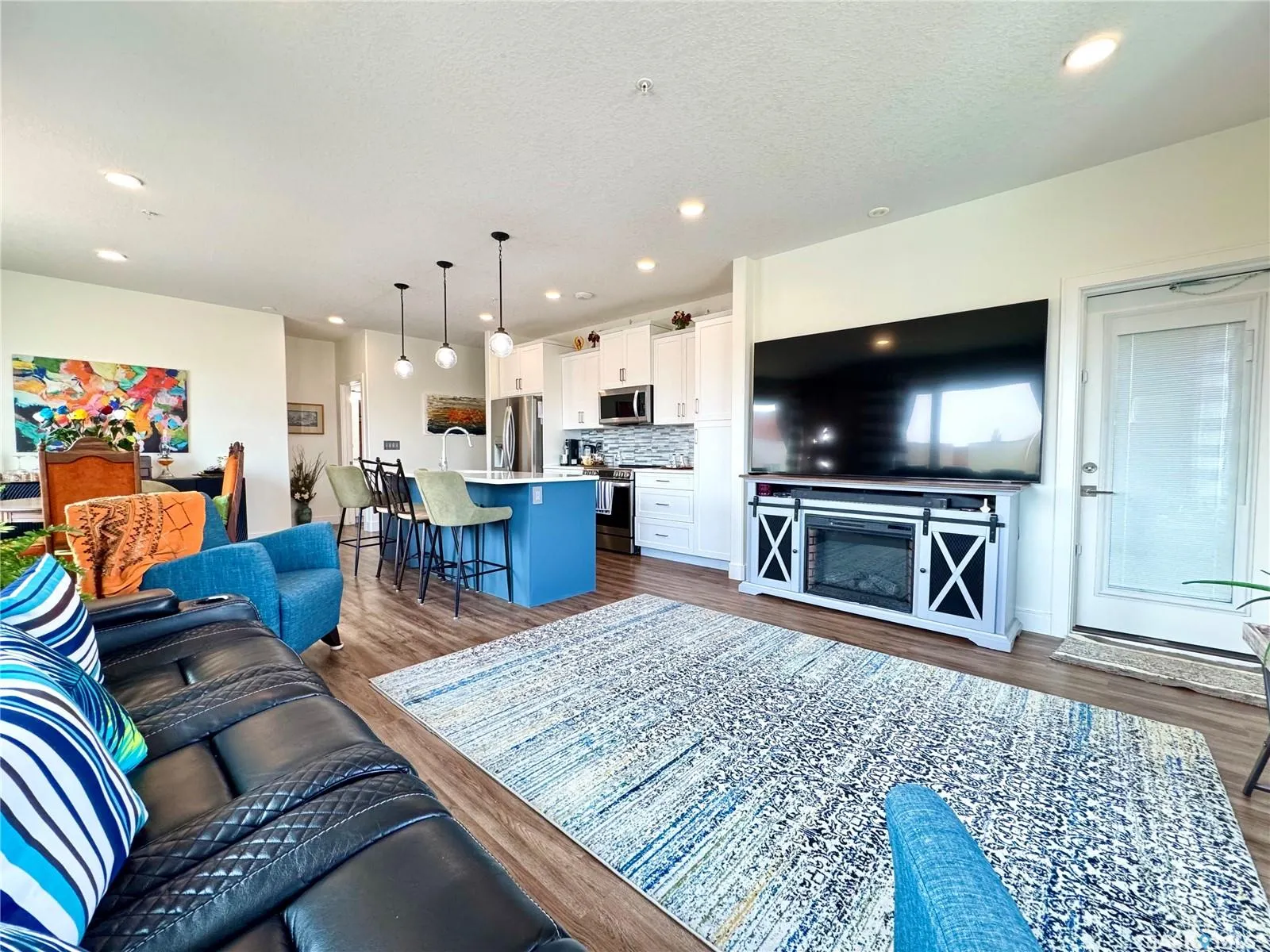 105 Willis CRESCENT, #232