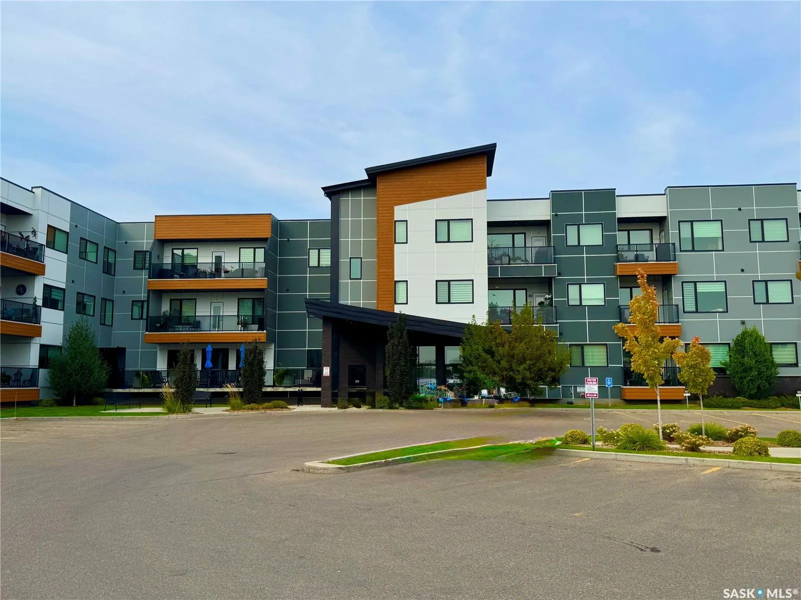 105 Willis CRESCENT, #232