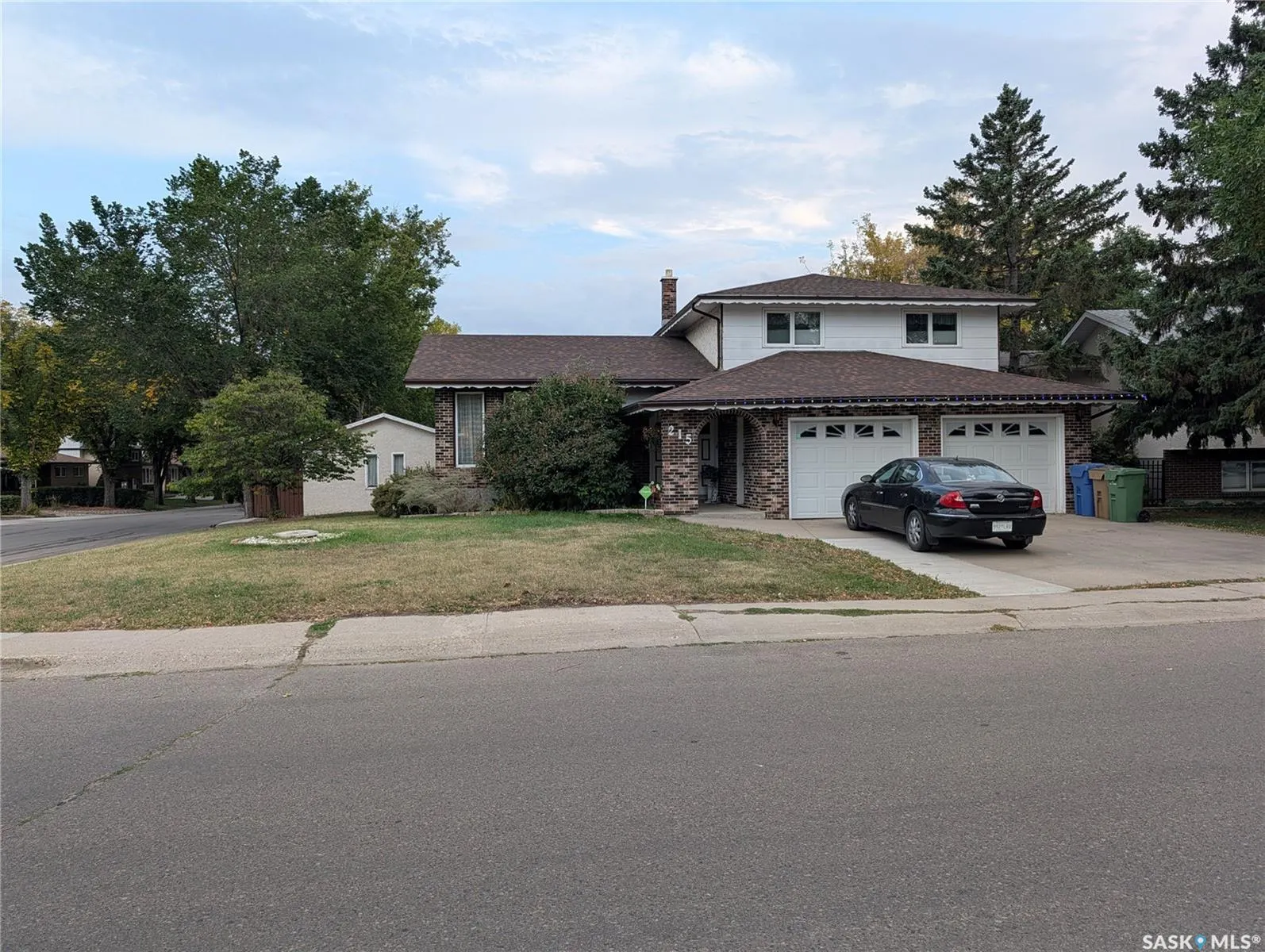 215 DALGLIESH DRIVE