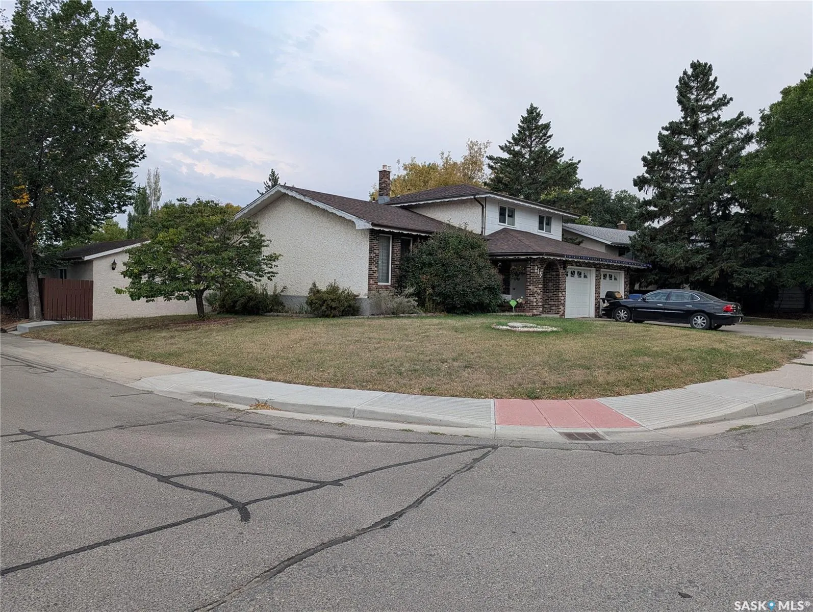 215 DALGLIESH DRIVE