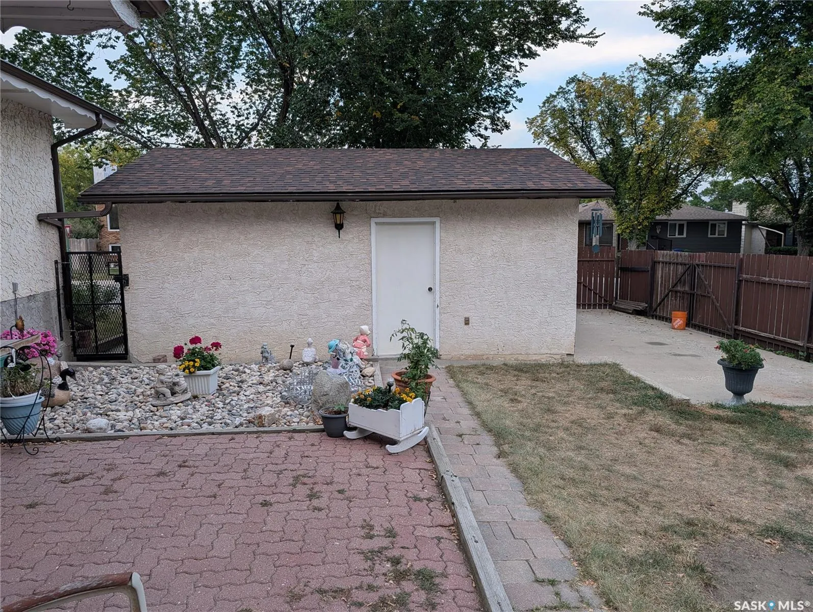 215 DALGLIESH DRIVE
