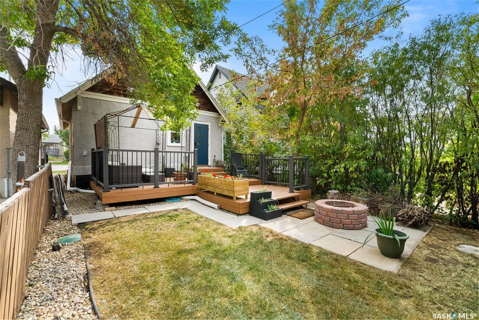 2054 Pasqua STREET