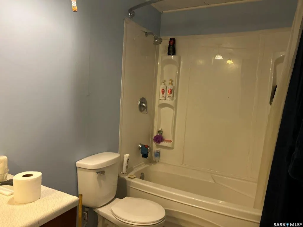 116 6th AVENUE W