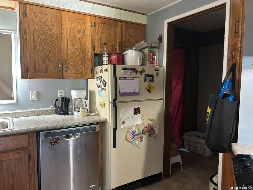 116 6th AVENUE W