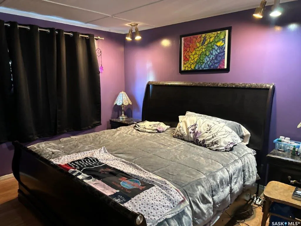 116 6th AVENUE W
