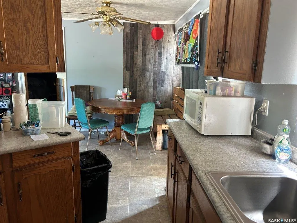 116 6th AVENUE W