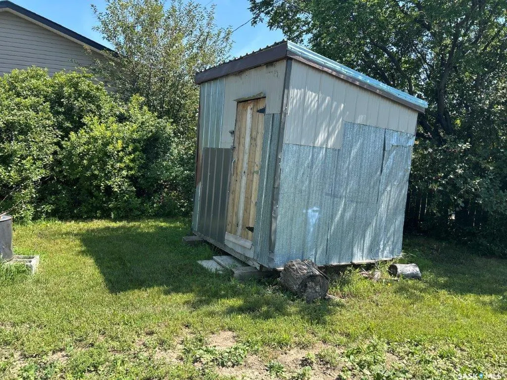 116 6th AVENUE W