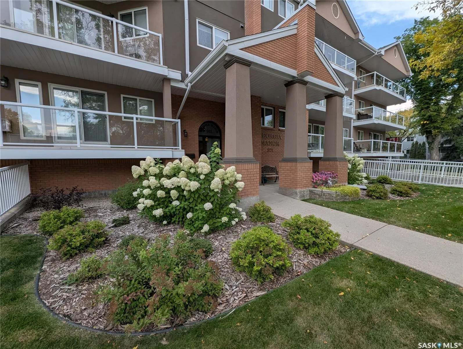 921 Main STREET, #204