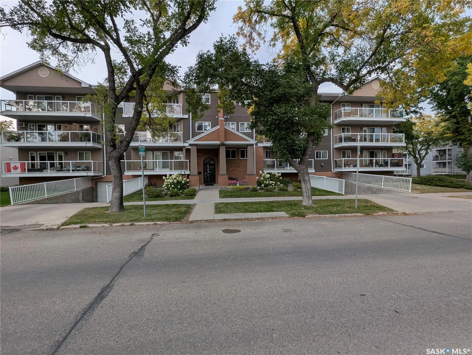 921 Main STREET, #204