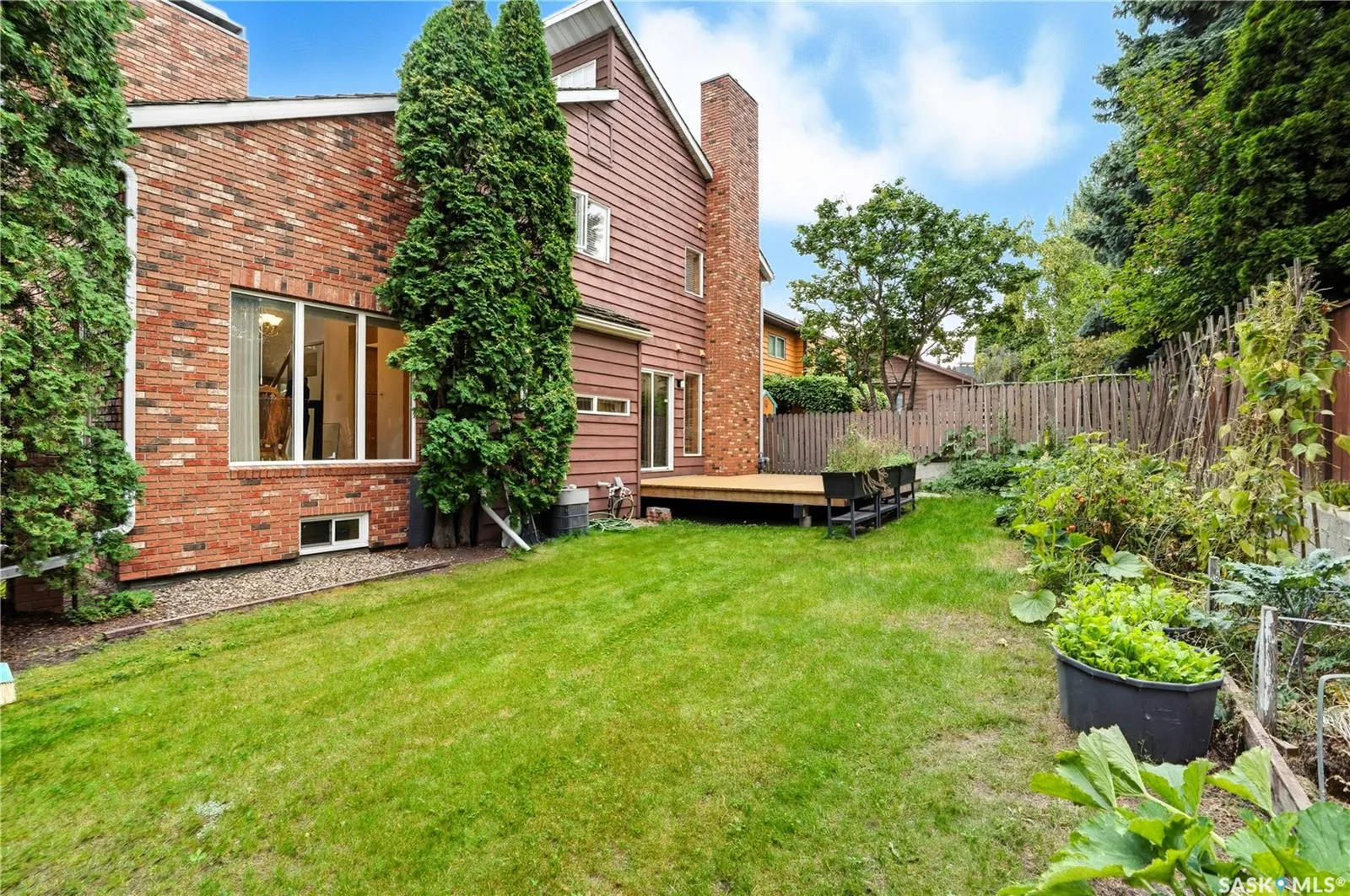 139 Lakeshore CRESCENT