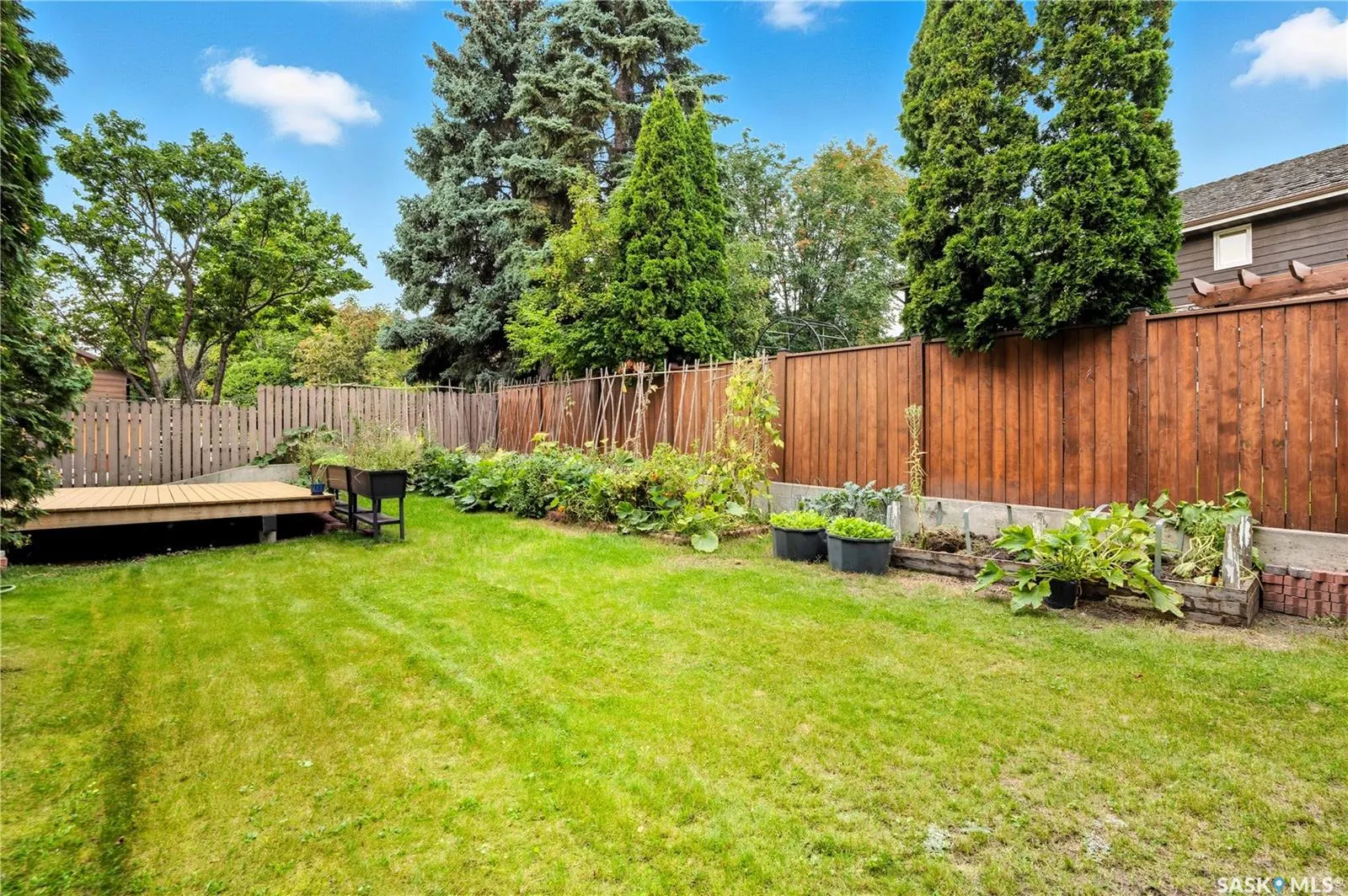 139 Lakeshore CRESCENT