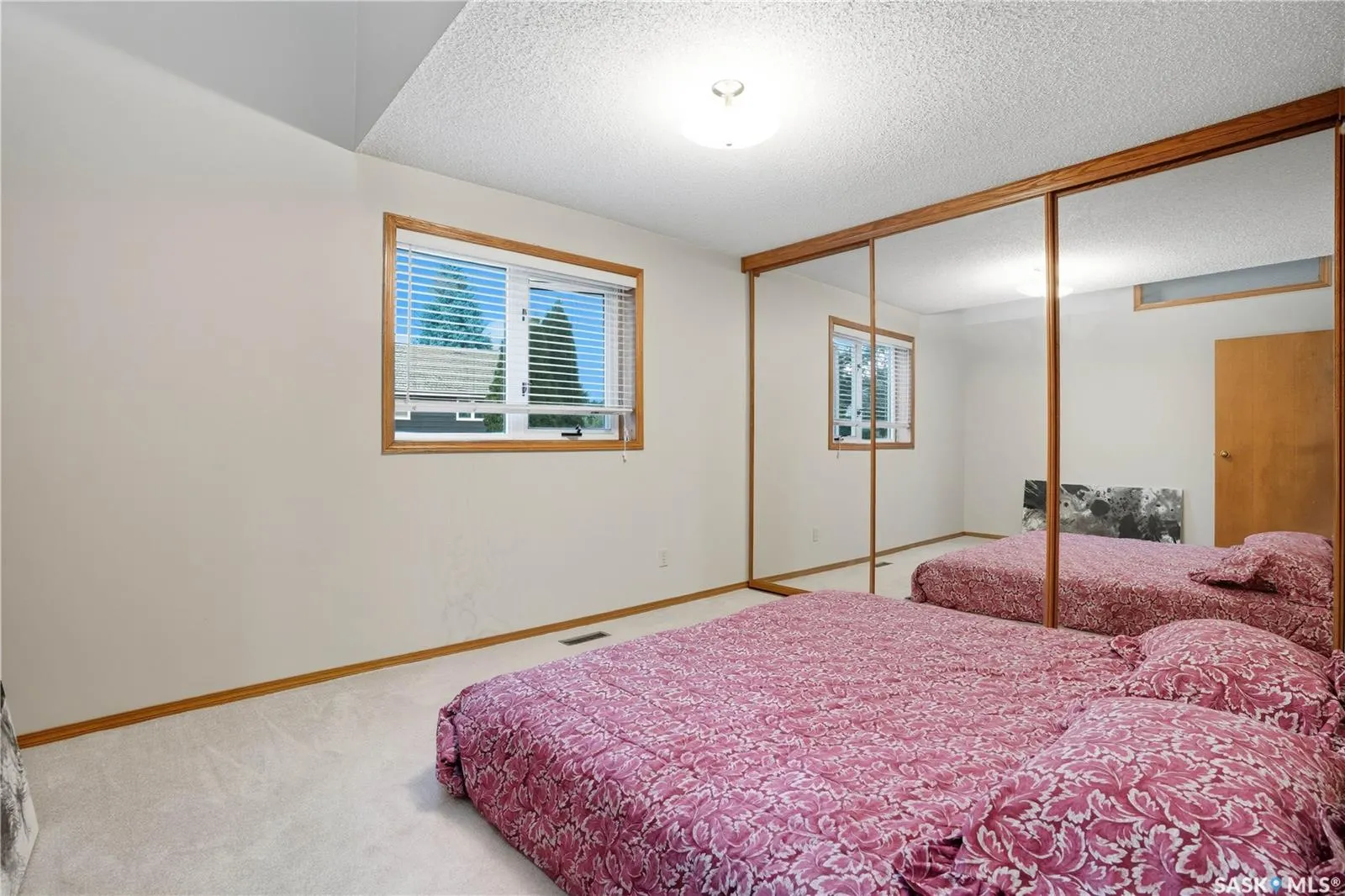 139 Lakeshore CRESCENT