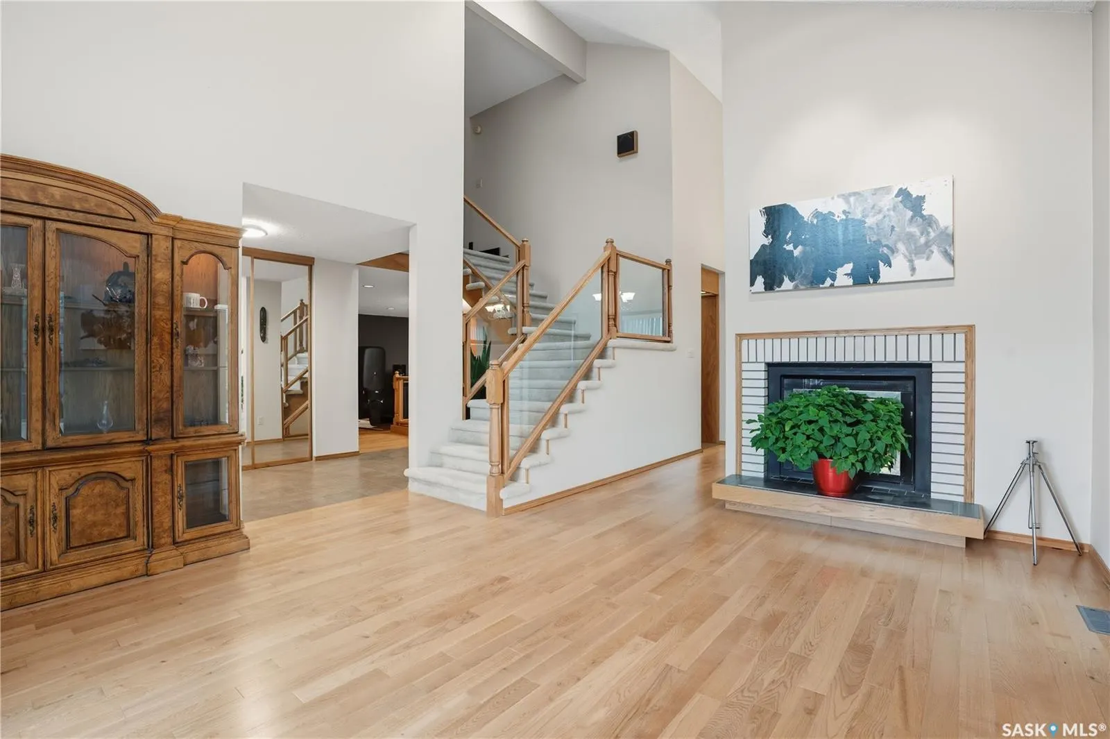 139 Lakeshore CRESCENT