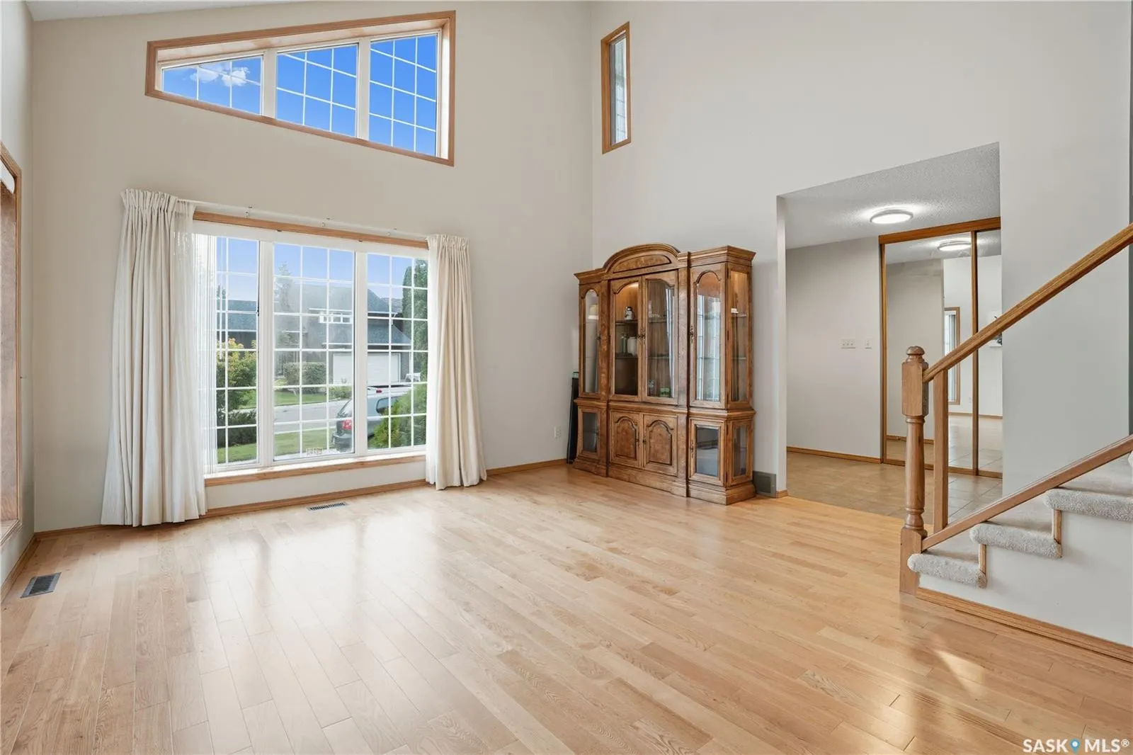 139 Lakeshore CRESCENT