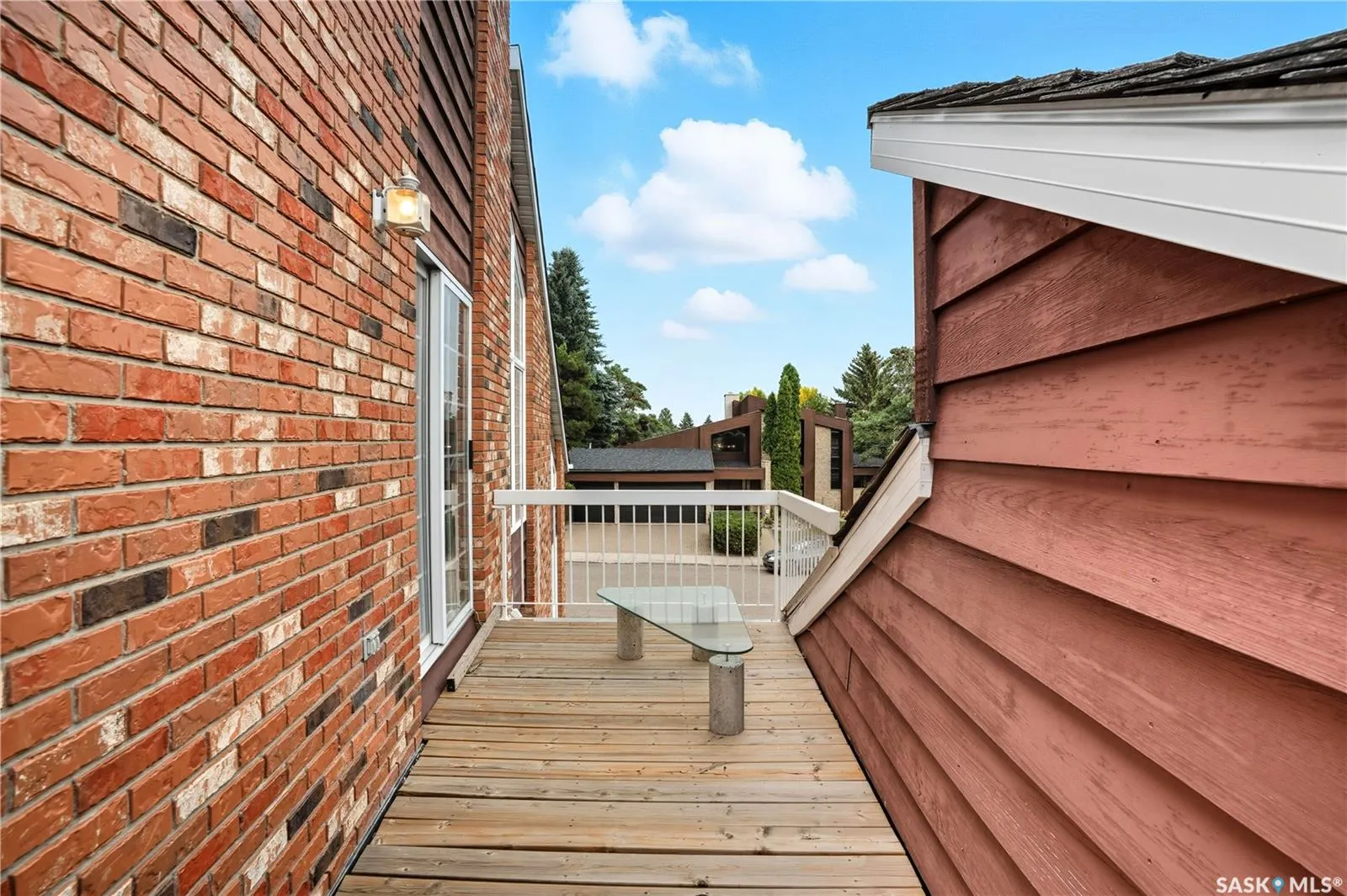 139 Lakeshore CRESCENT