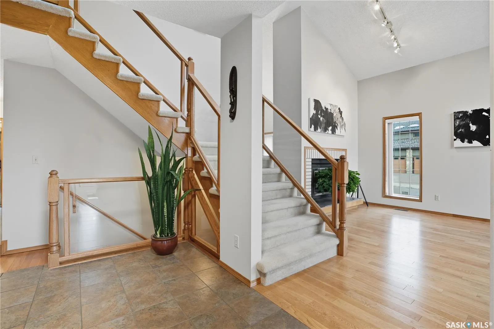 139 Lakeshore CRESCENT