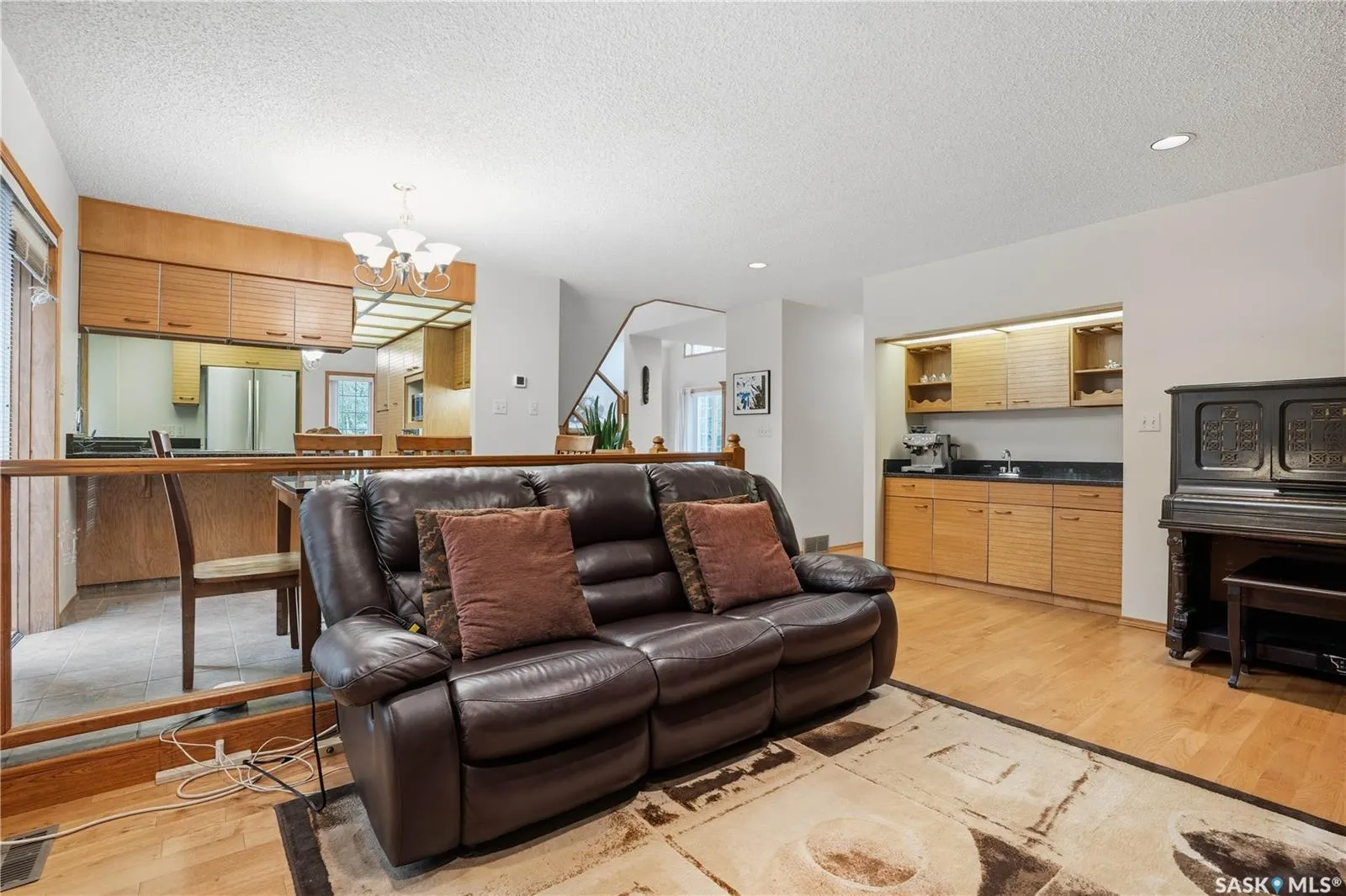 139 Lakeshore CRESCENT