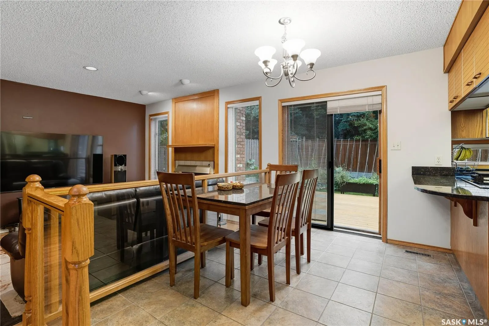 139 Lakeshore CRESCENT