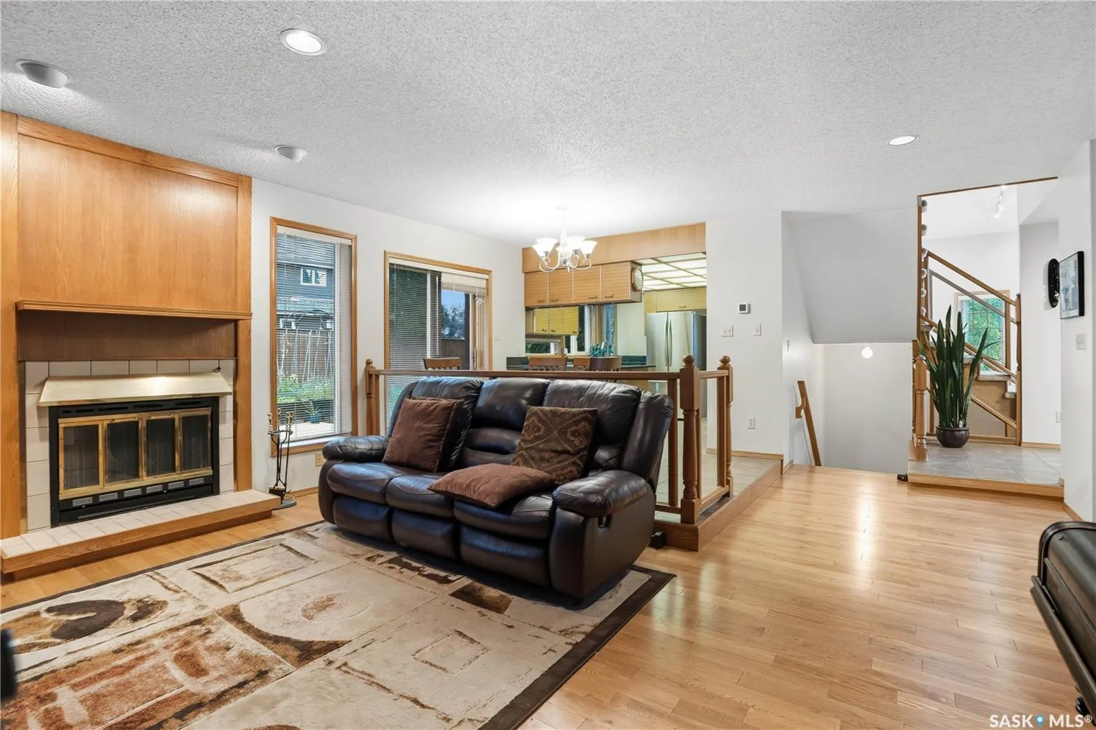 139 Lakeshore CRESCENT